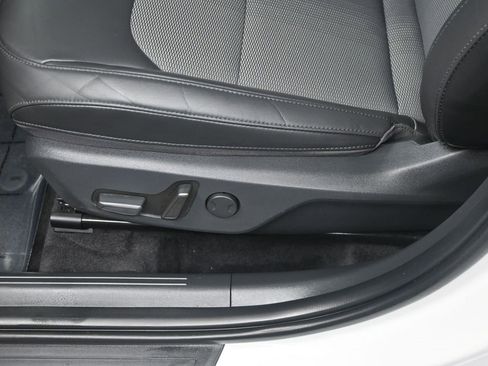 Certified 2023 Kia Niro EX Touring image 12