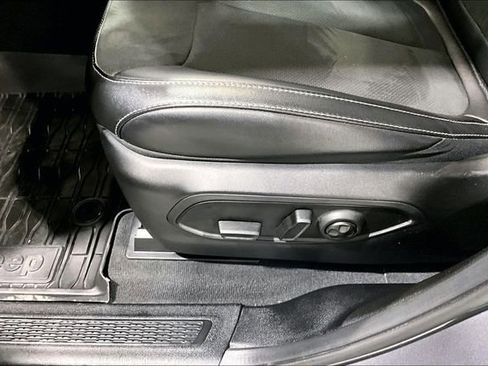 Used 2024 Jeep Grand Cherokee Altitude image 19