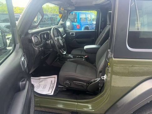 Used 2022 Jeep Wrangler Sport AWD/4WD image 11