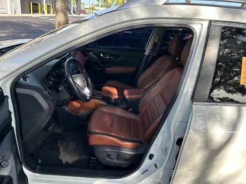 Used 2018 Nissan Rogue SL w/ Premium Package FWD image 4