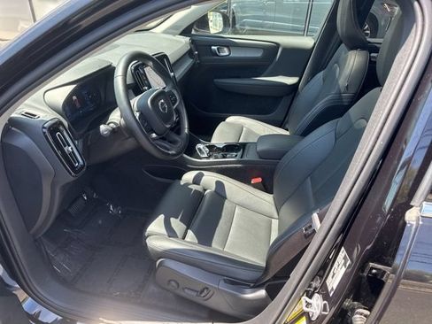 Certified 2025 Volvo XC40 B5 Plus AWD/4WD image 20