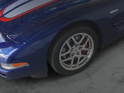 Used 2004 Chevrolet Corvette Z06 w/ Z06 Preferred Equipment Group RWD image 7