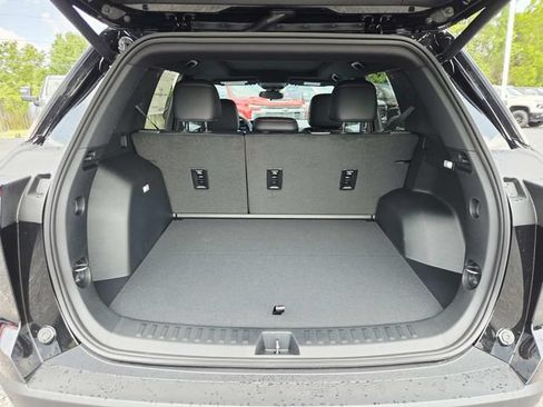 New 2027 Chevrolet Equinox RS w/ Convenience Package III FWD image 14