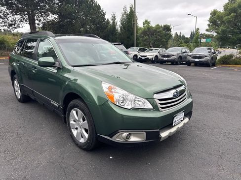 Used 2010 Subaru Outback 2.5i Limited w/ Popular Equipment Group 2A AWD/4WD image 6