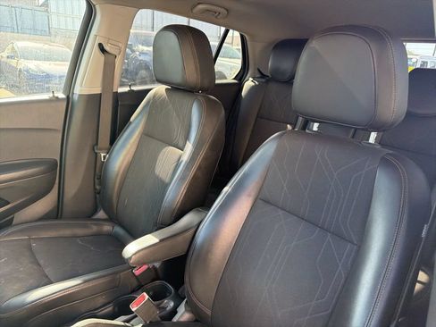 Used 2021 Chevrolet Trax LT AWD/4WD image 18