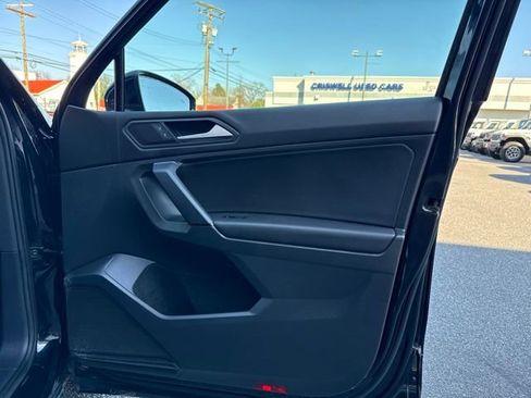 Used 2019 Volkswagen Tiguan SE image 39
