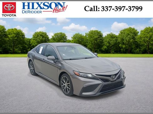 Used 2023 Toyota Camry SE FWD image 1