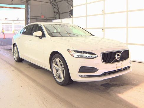 Used 2018 Volvo S90 T5 Momentum w/ Convenience Package image 3