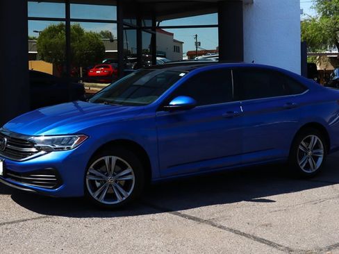Used 2022 Volkswagen Jetta SE FWD image 3