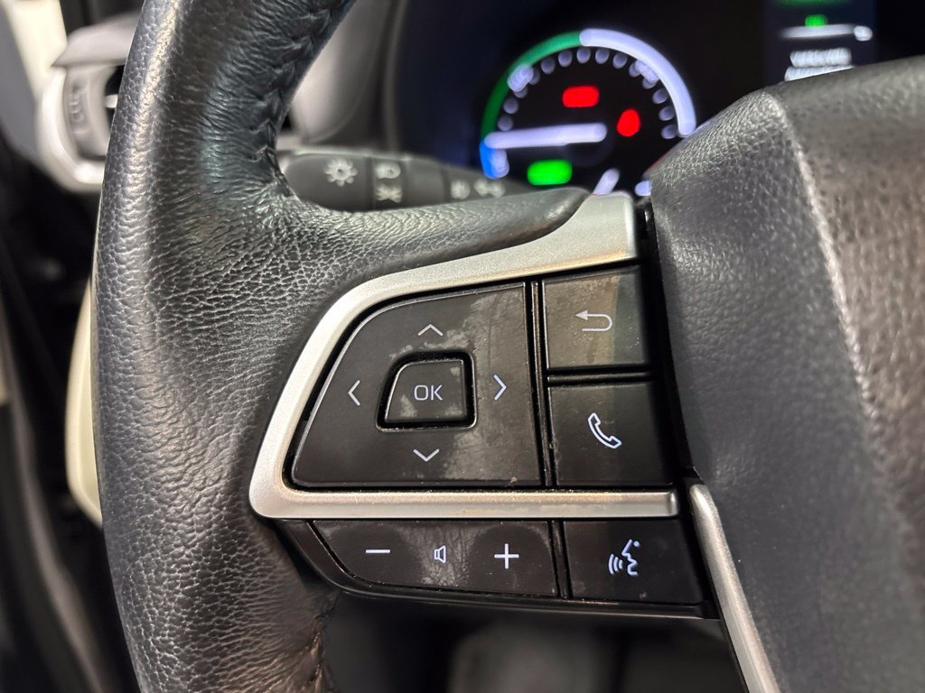 Used 2024 Toyota Sienna XLE FWD image 19