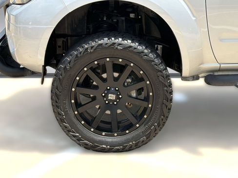 Used 2020 Nissan Frontier SV RWD image 12