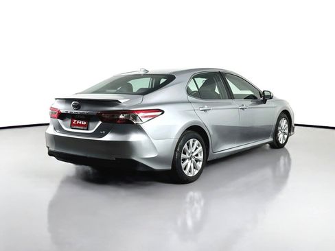 Used 2019 Toyota Camry LE FWD image 5