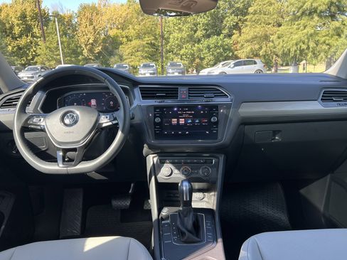Certified 2020 Volkswagen Tiguan SEL image 28