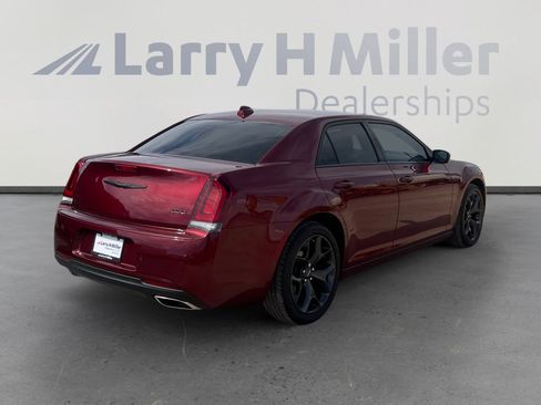 Used 2023 Chrysler 300 Touring L image 5