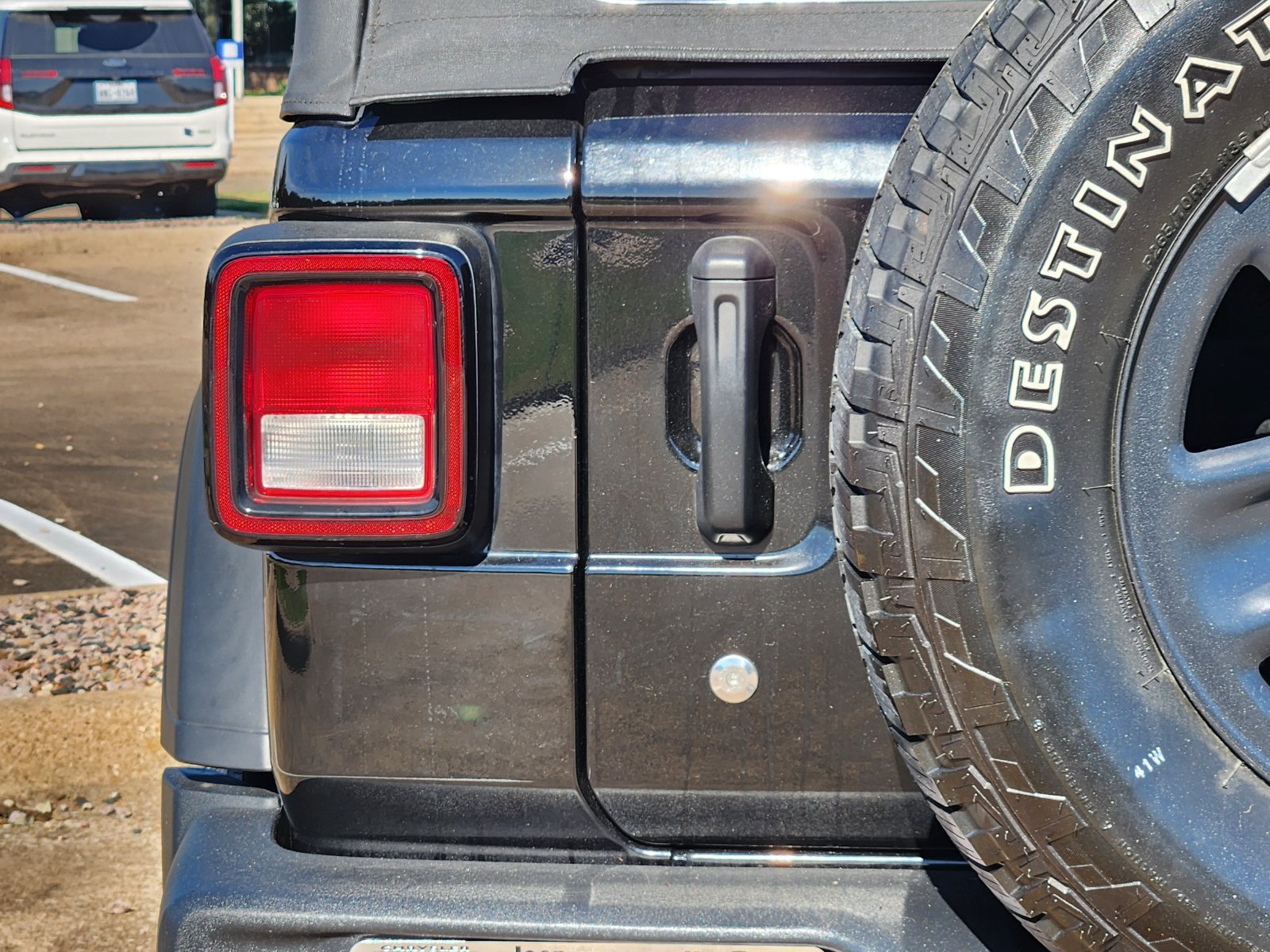 Used 2023 Jeep Wrangler Sport AWD/4WD image 15