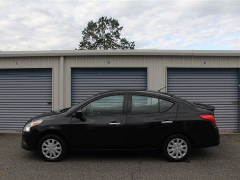 Used 2015 Nissan Versa SV FWD image 9