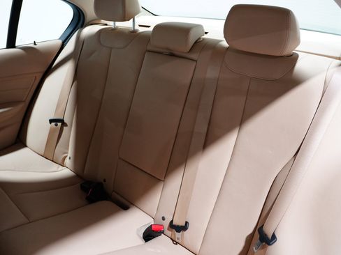 Used 2015 BMW 320i xDrive Sedan image 17