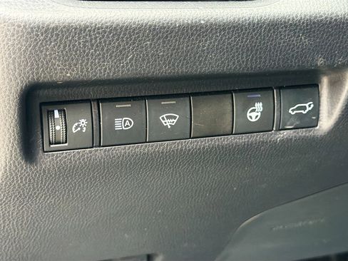 Used 2020 Toyota RAV4 XLE Premium image 32