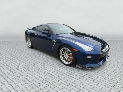 Used 2015 Nissan GT-R Premium AWD/4WD image 2