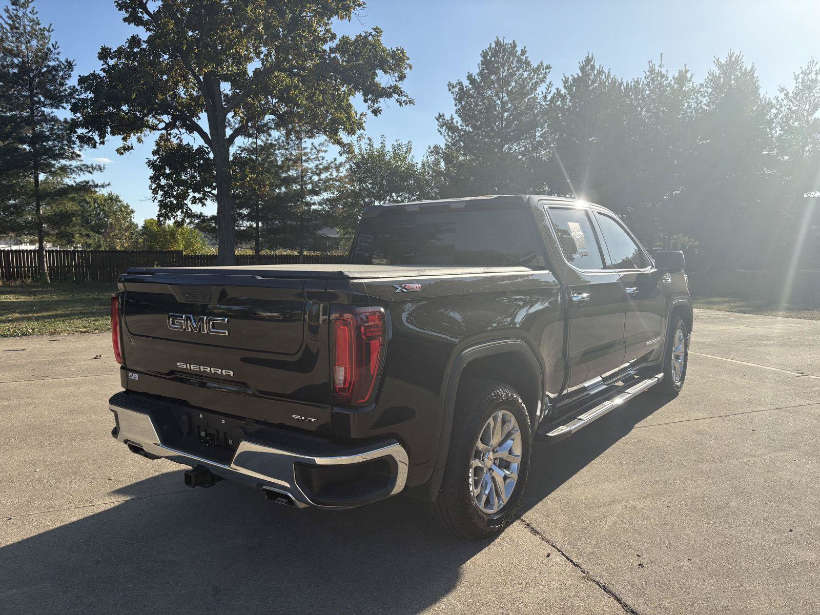 Used 2022 GMC Sierra 1500 SLT w/ SLT Premium Package AWD/4WD image 34