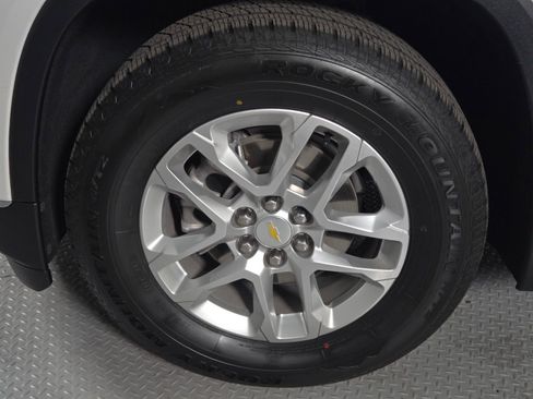 Used 2021 Chevrolet Traverse LT image 9