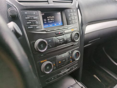 Used 2017 Ford Explorer XLT AWD/4WD image 27