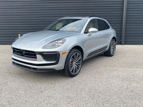 Certified 2025 Porsche Macan image 1