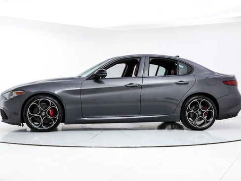 Used 2023 Alfa Romeo Giulia Veloce RWD image 2