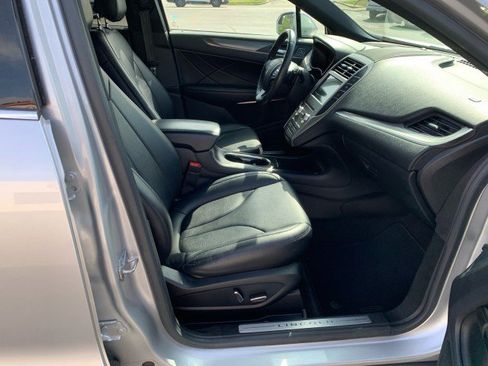 Used 2017 Lincoln MKC Premiere image 17