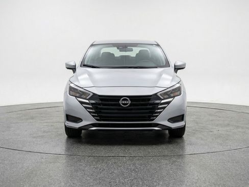 Used 2025 Nissan Versa SV image 2