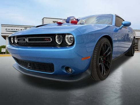 Used 2023 Dodge Challenger R/T w/ Plus Package image 9