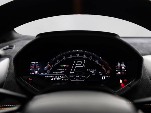 Used 2022 Lamborghini Huracan STO RWD image 21