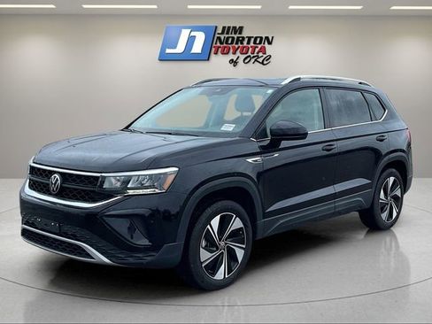 Used 2024 Volkswagen Taos SE image 1