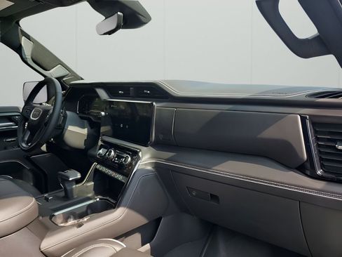 Used 2025 GMC Sierra 1500 AT4X image 14