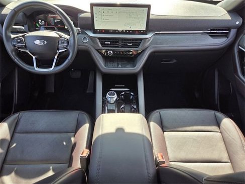Certified 2025 Ford Explorer Platinum image 11