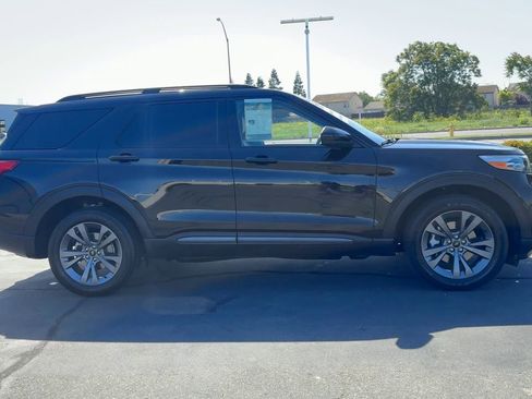 Used 2022 Ford Explorer XLT w/ Equipment Group 202A image 9