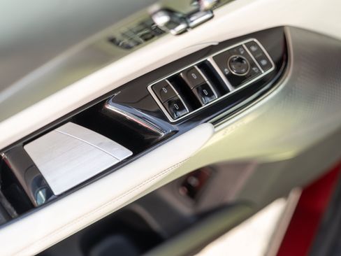 Used 2024 Cadillac Lyriq Luxury RWD image 17