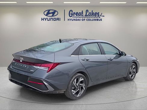 New 2026 Hyundai Elantra Limited FWD image 5