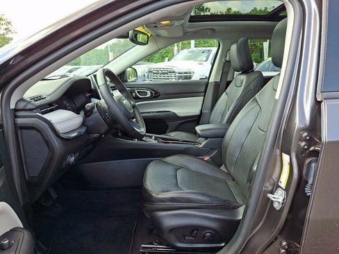Used 2022 Jeep Compass Limited w/ Sun and Sound Group AWD/4WD image 14
