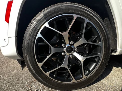 Used 2022 Jeep Grand Cherokee Summit image 10