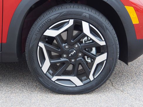 Used 2025 Kia Seltos SX w/ SX Sunroof Package image 9