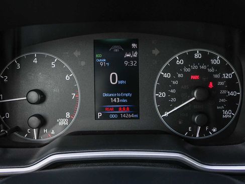 Used 2024 Toyota Corolla SE w/ SE Package FWD image 22
