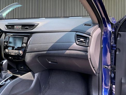Used 2018 Nissan Rogue S AWD/4WD image 17