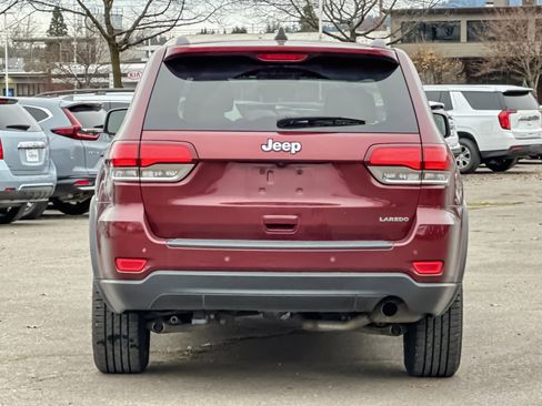Used 2020 Jeep Grand Cherokee Laredo w/ 18" Wheel & 8.4" Radio Group image 5