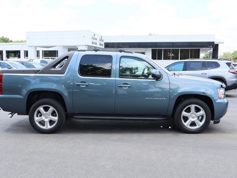 Used 2011 Chevrolet Avalanche LS image 8