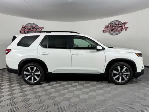 Used 2024 Honda Pilot Touring image 8