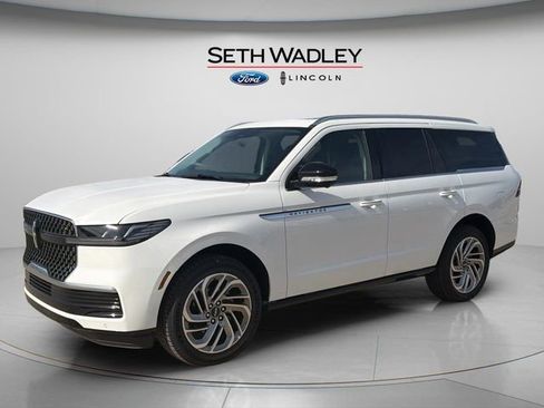 New 2025 Lincoln Navigator Reserve image 3