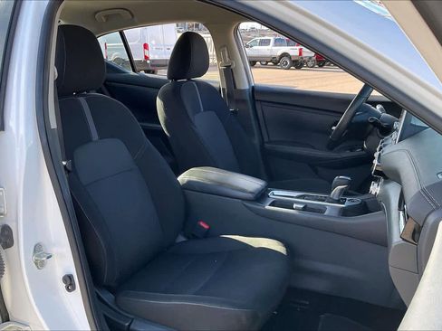 Used 2024 Nissan Sentra SV w/ All-Weather Package image 8