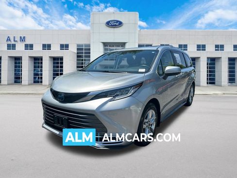 Used 2021 Toyota Sienna Limited FWD image 1