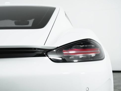 Used 2025 Porsche 718 Cayman RWD image 57